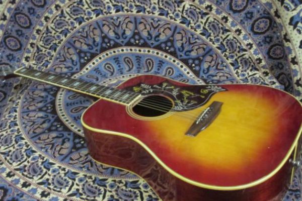 ギブソン・ハミングバード