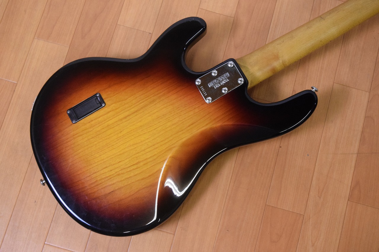 ミュージックマンスティングレイサンバースト背面